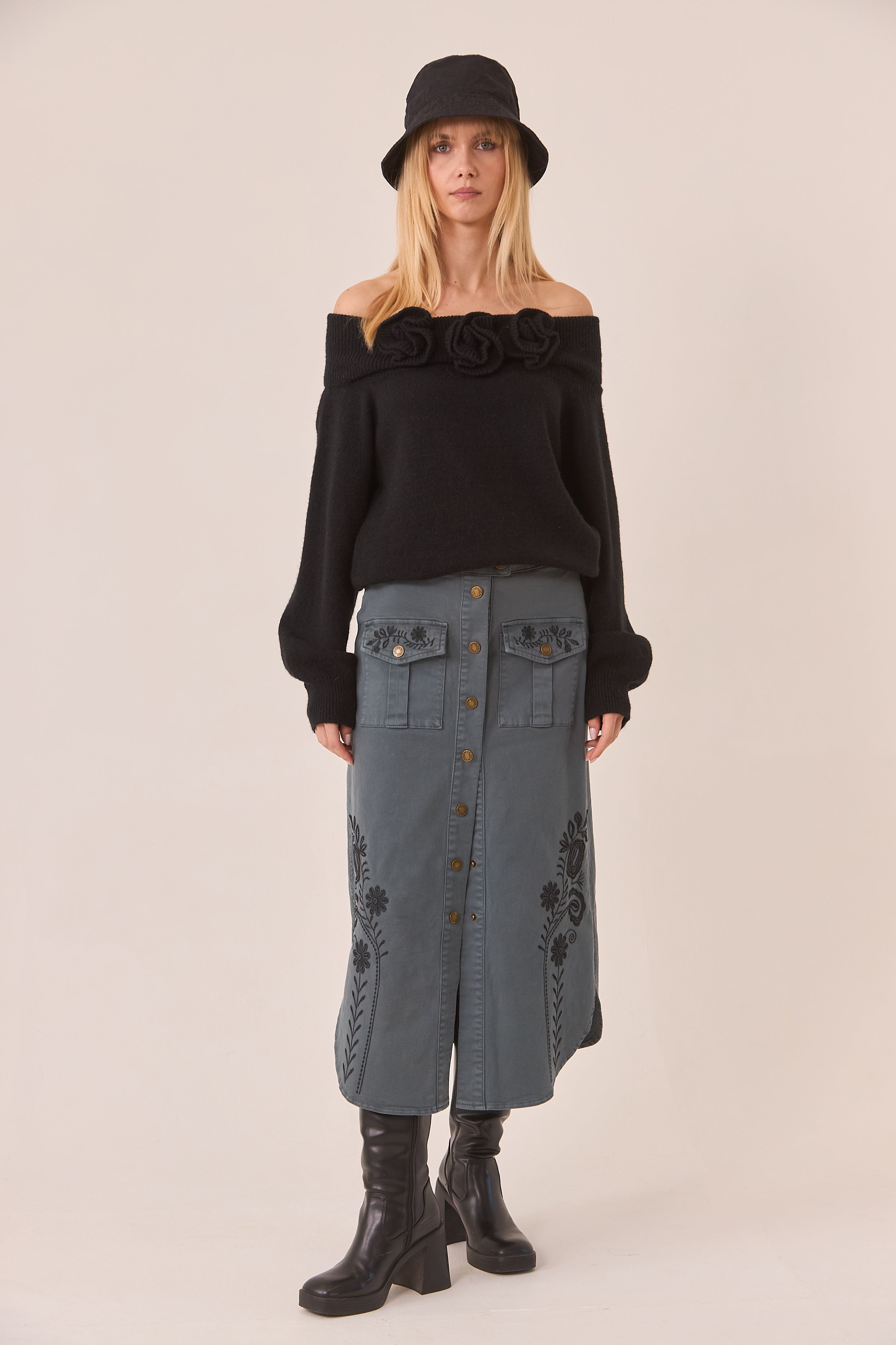 FALDA DENIM BORDADO FLORAL - BLUE