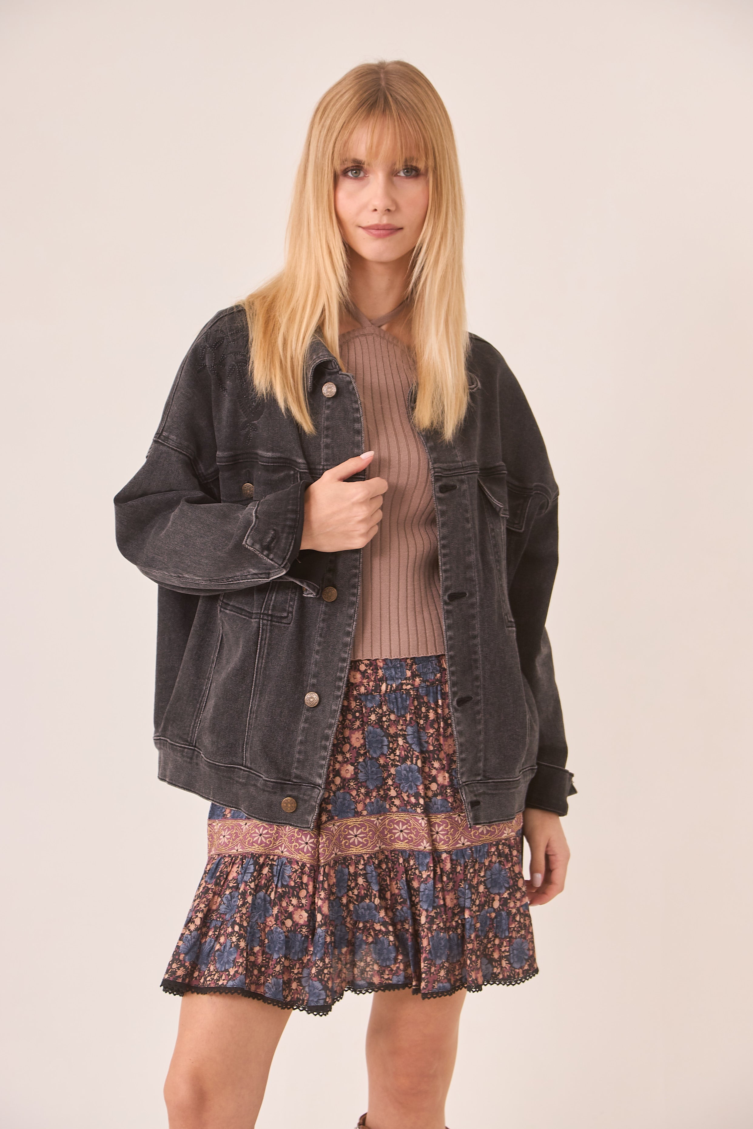 EMBROIDERED DENIM JACKET - GRAY