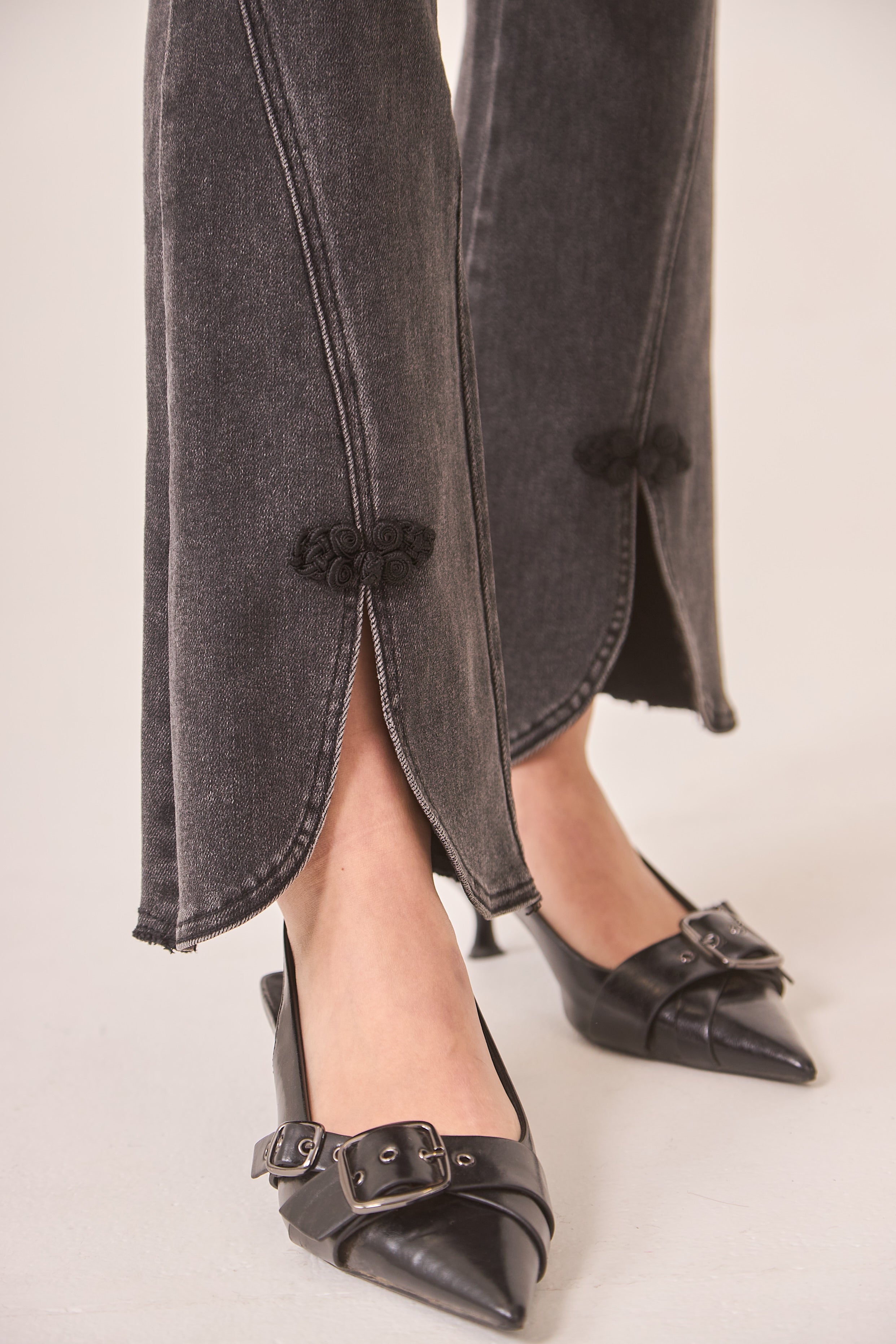 JEANS ABERTURA ORIENTAL - GREY