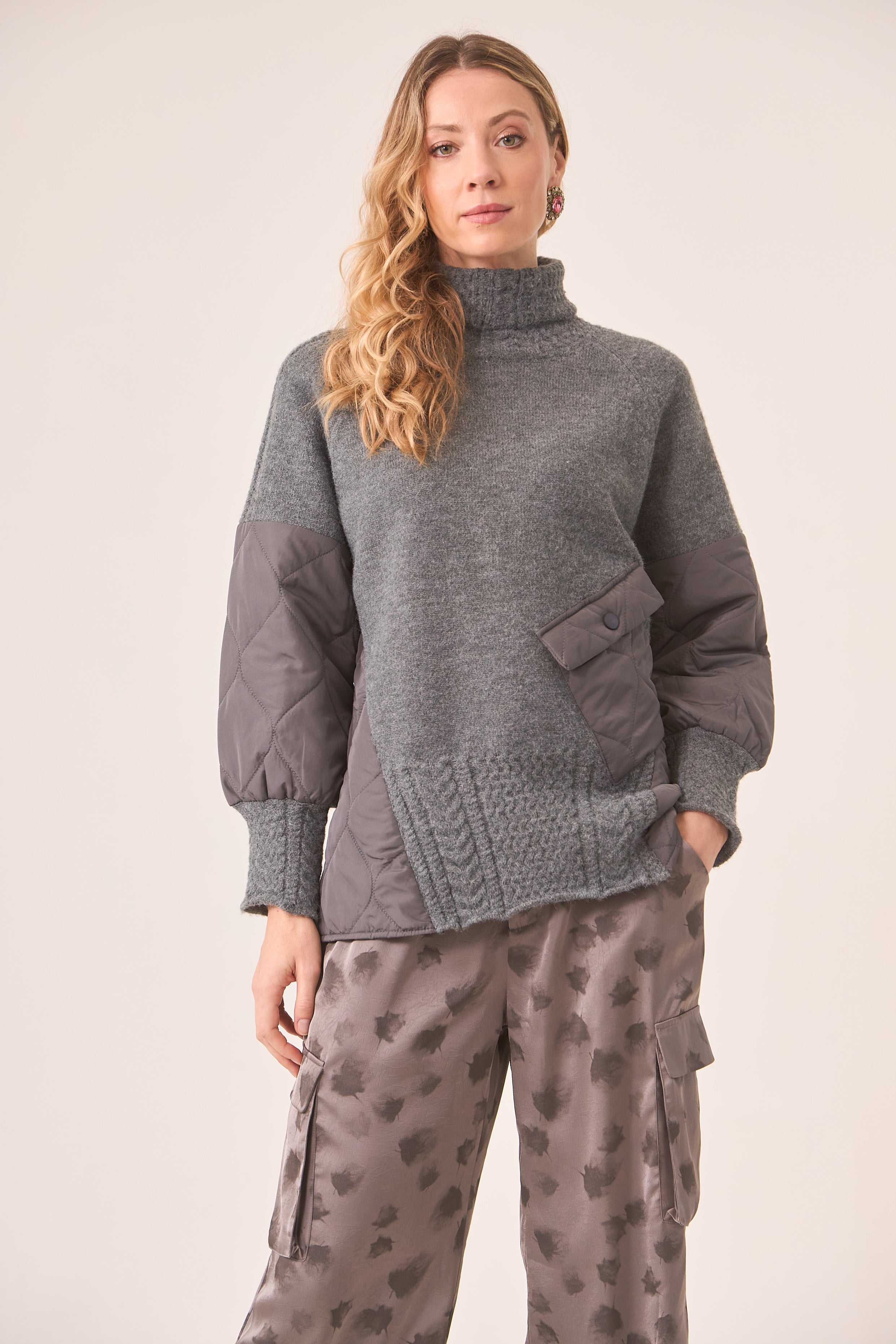 COMBINED TURTLE NECK SWEATER - GREY