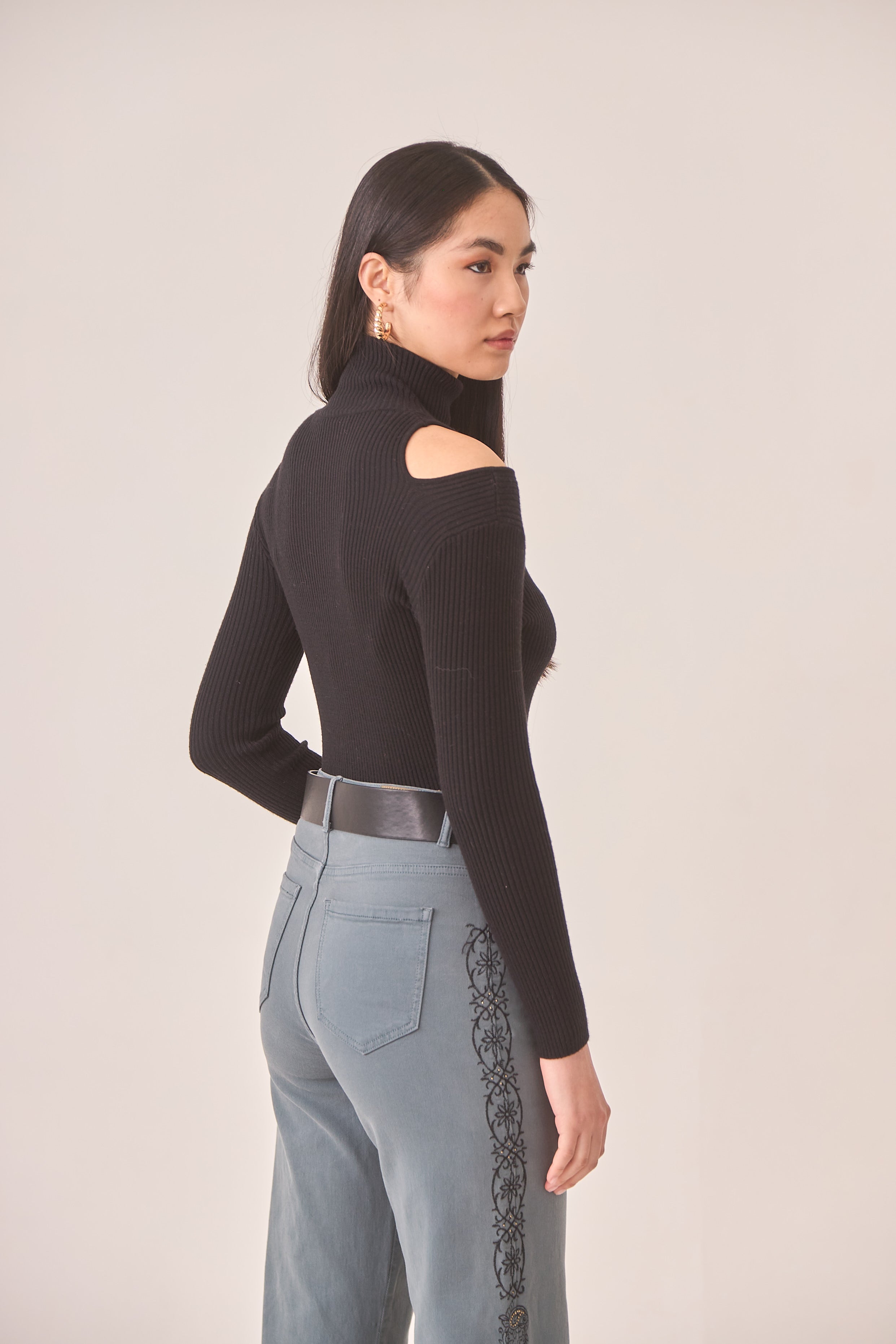 JERSEY HOMBROS CUT OUT - BLACK