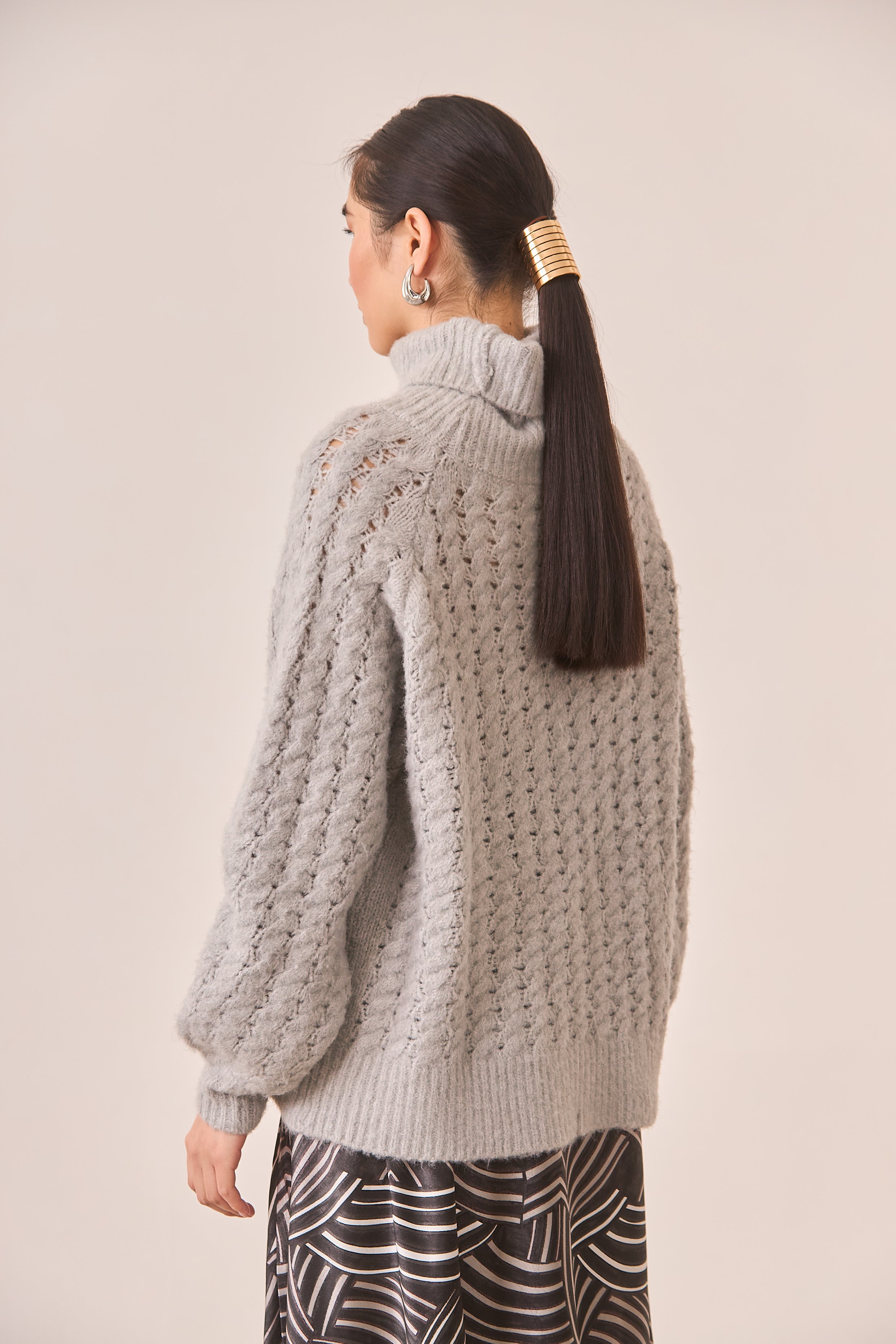 JERSEY CUELLO ALTO CALADOS GRIS - GREY