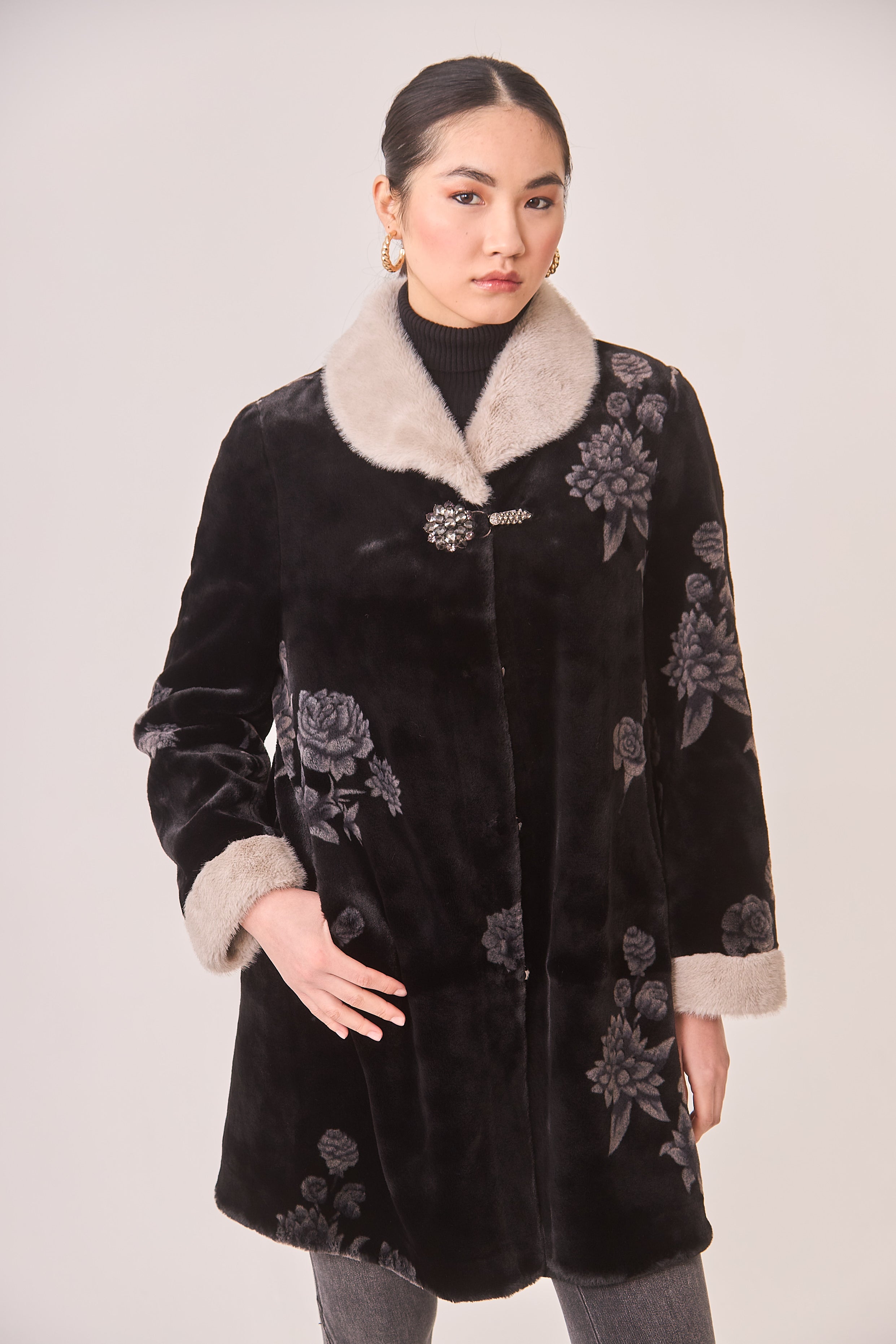 FUR FLOWER COAT WITH JEWEL BUTTON - BLACK