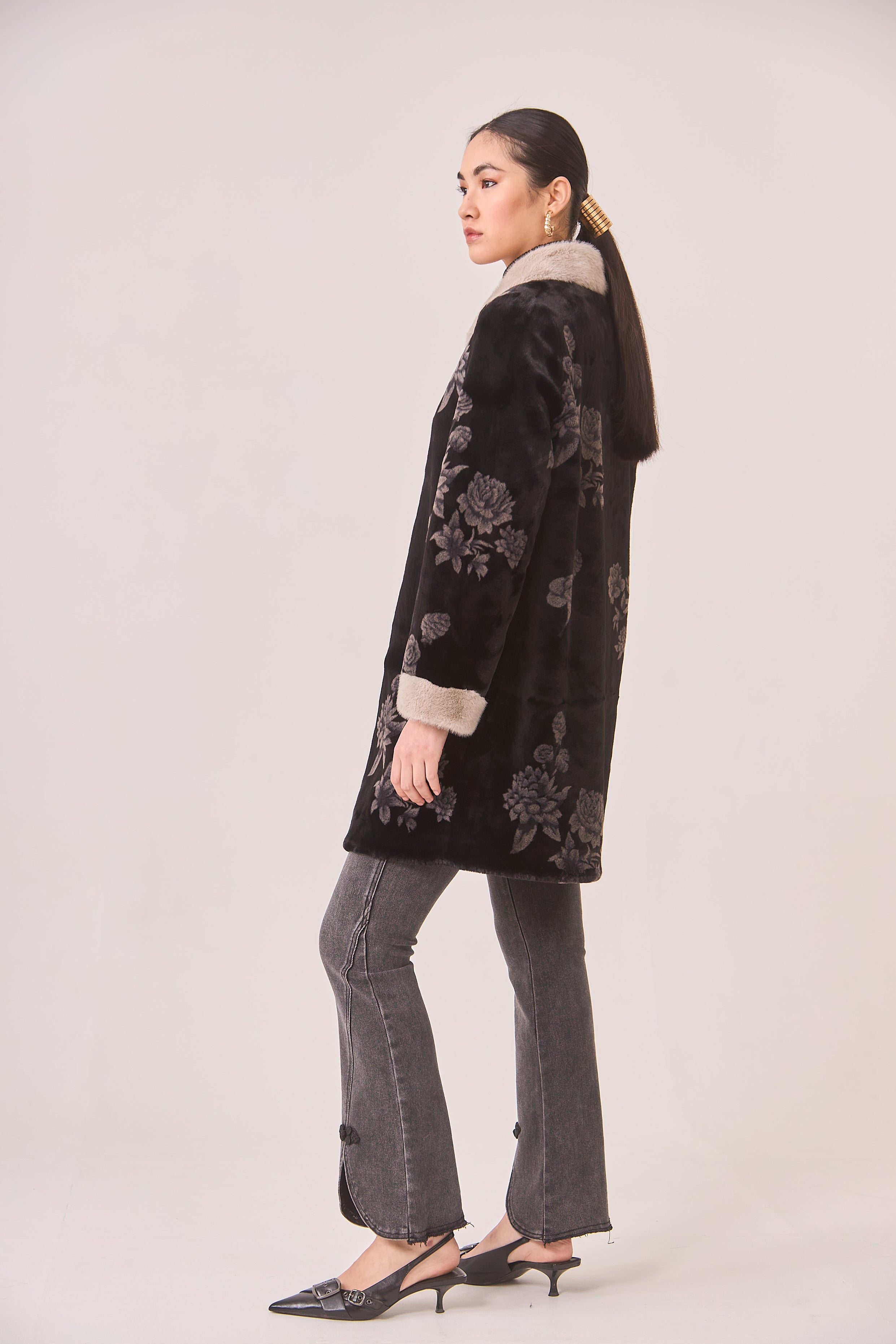 FUR FLOWER COAT WITH JEWEL BUTTON - BLACK