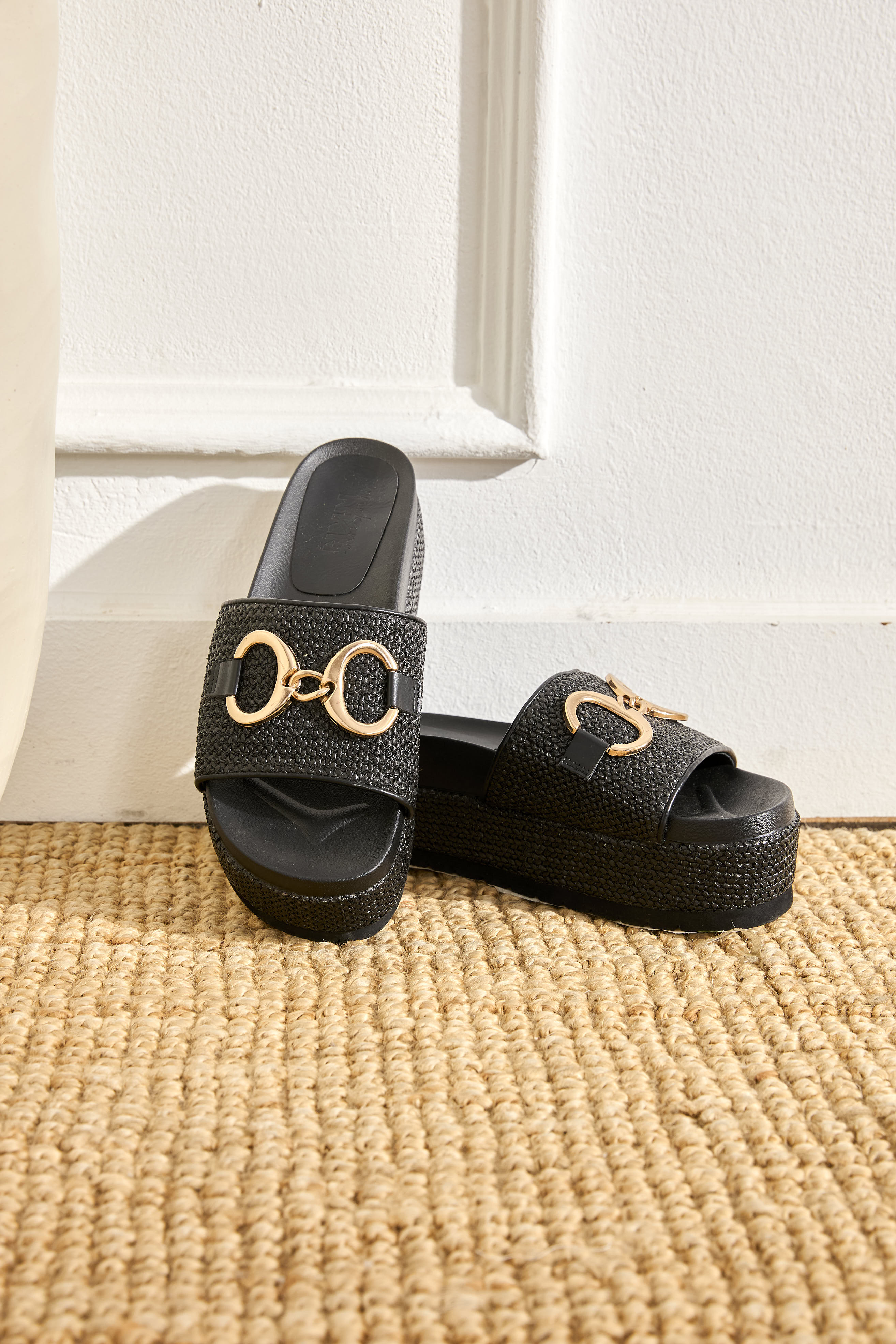 RAFFIA CHAIN PLATFORM SLIDE SANDALS - BLACK – NKNnekane