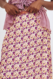 FALDA MIDI ASIMÉTRICA ESTAMPADA BORDADA CON FLECOS - ROSA