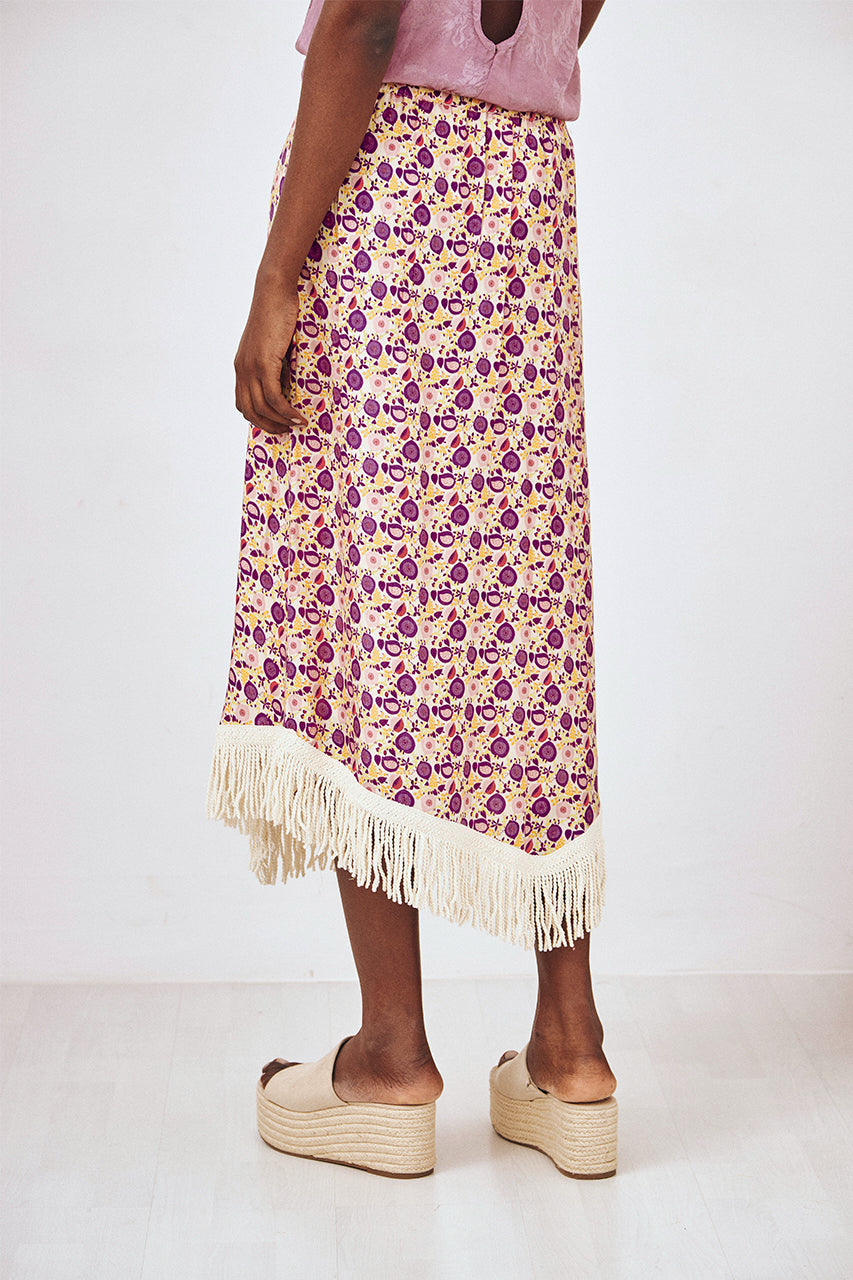FALDA MIDI ASIMÉTRICA ESTAMPADA BORDADA CON FLECOS - ROSA