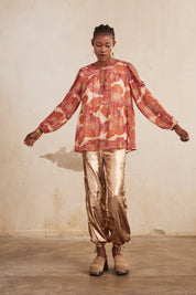 BLUSA OVERSIZE MANGA LARGA ESTAMPADA CON BORDADOS - NUDE