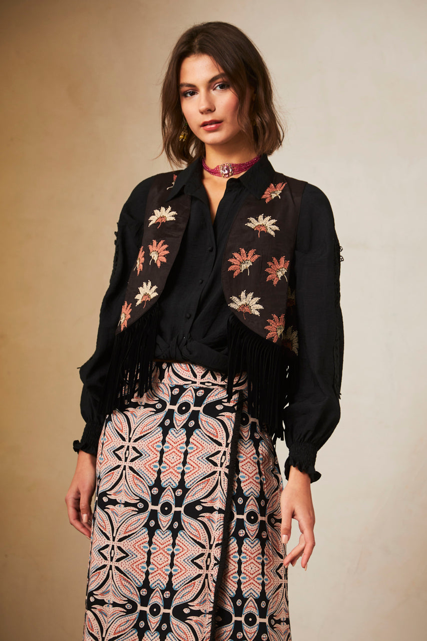 Plain short vest with embroidery - black