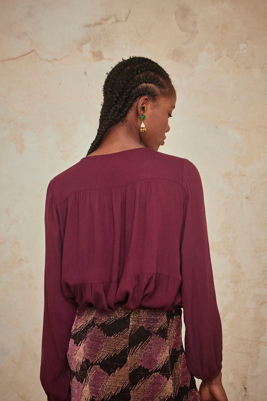 BLUSA OVERSIZE MANGA LARGA ESTAMPADA CON BORDADOS - WINE