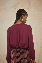 BLUSA OVERSIZE MANGA LARGA ESTAMPADA CON BORDADOS - WINE