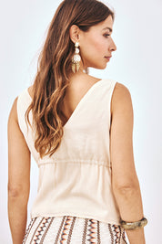 TOP DE TIRANTES LISO CON BORDADO - CRUDO