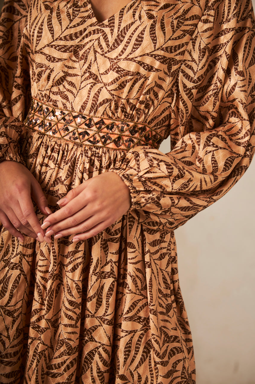 Short dress with long sleeves and rhinestone print - Camel