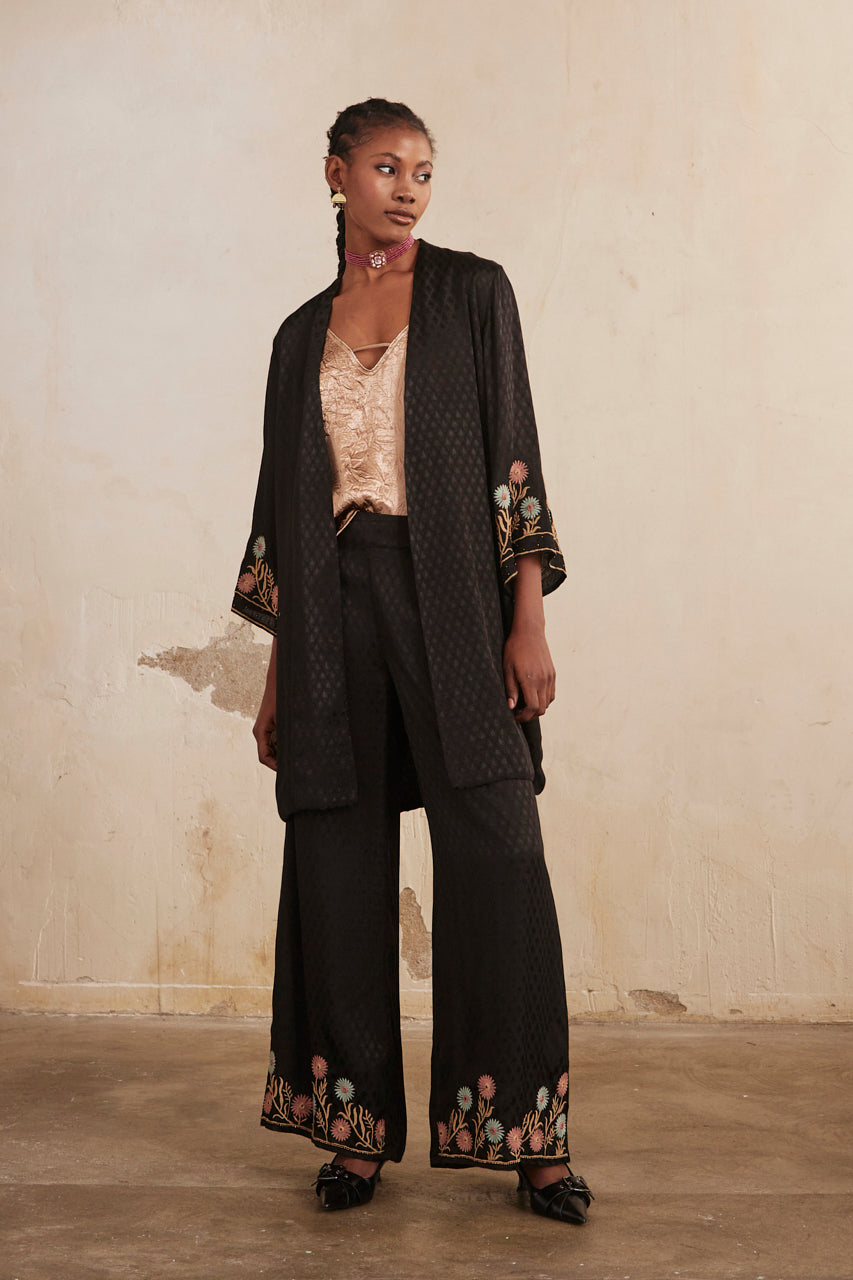 Long flowing kimono with embroidery - black