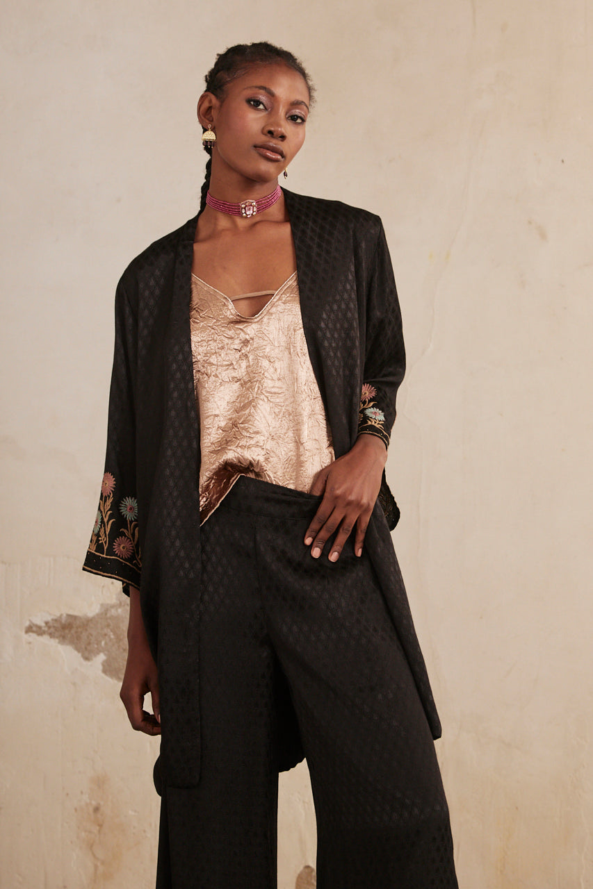 Long flowing kimono with embroidery - black