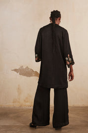 Long flowing kimono with embroidery - black