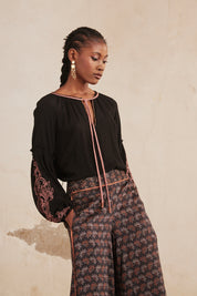 BLUSA OVERSIZE MANGA LARGA CON BORDADOS - BLACK