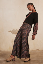 BLUSA OVERSIZE MANGA LARGA CON BORDADOS - BLACK