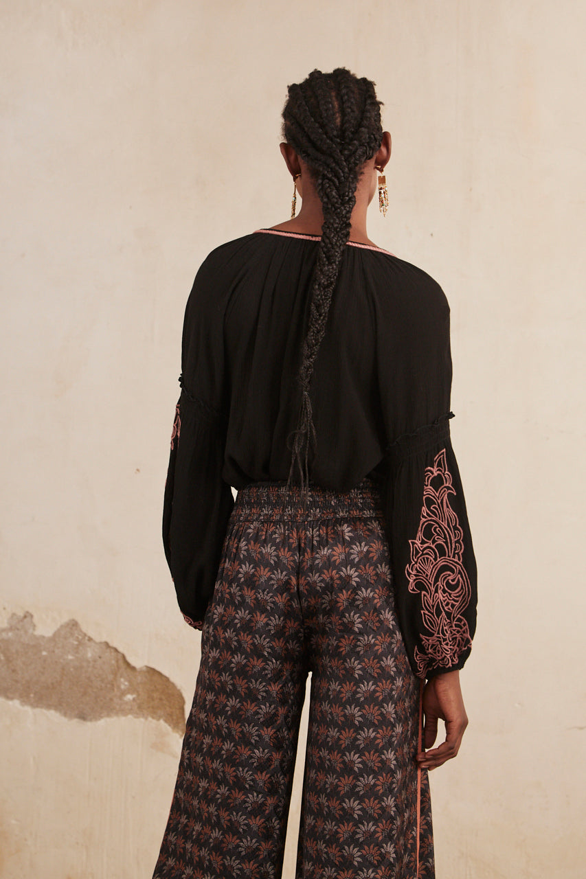BLUSA OVERSIZE MANGA LARGA CON BORDADOS - BLACK