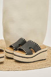 SANDALIAS PLATAFORMA RAFIA DETALLES BICOLOR  - NEGRO