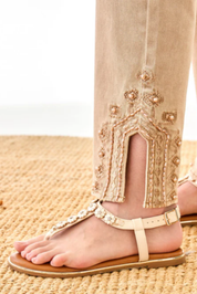 SANDALIAS ESCLAVA FLORES - CRUDO