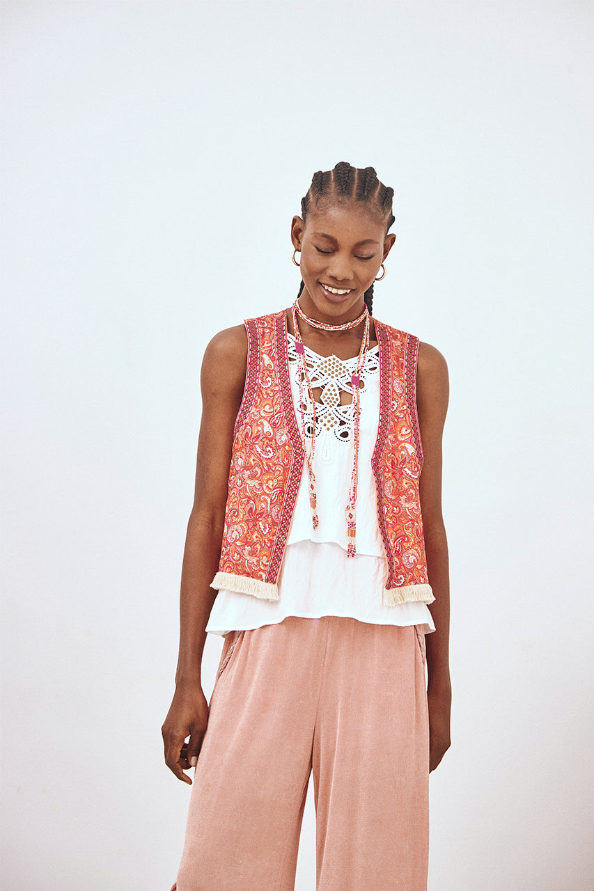 CHALECO ESTAMPADO PAISLEY - CORAL