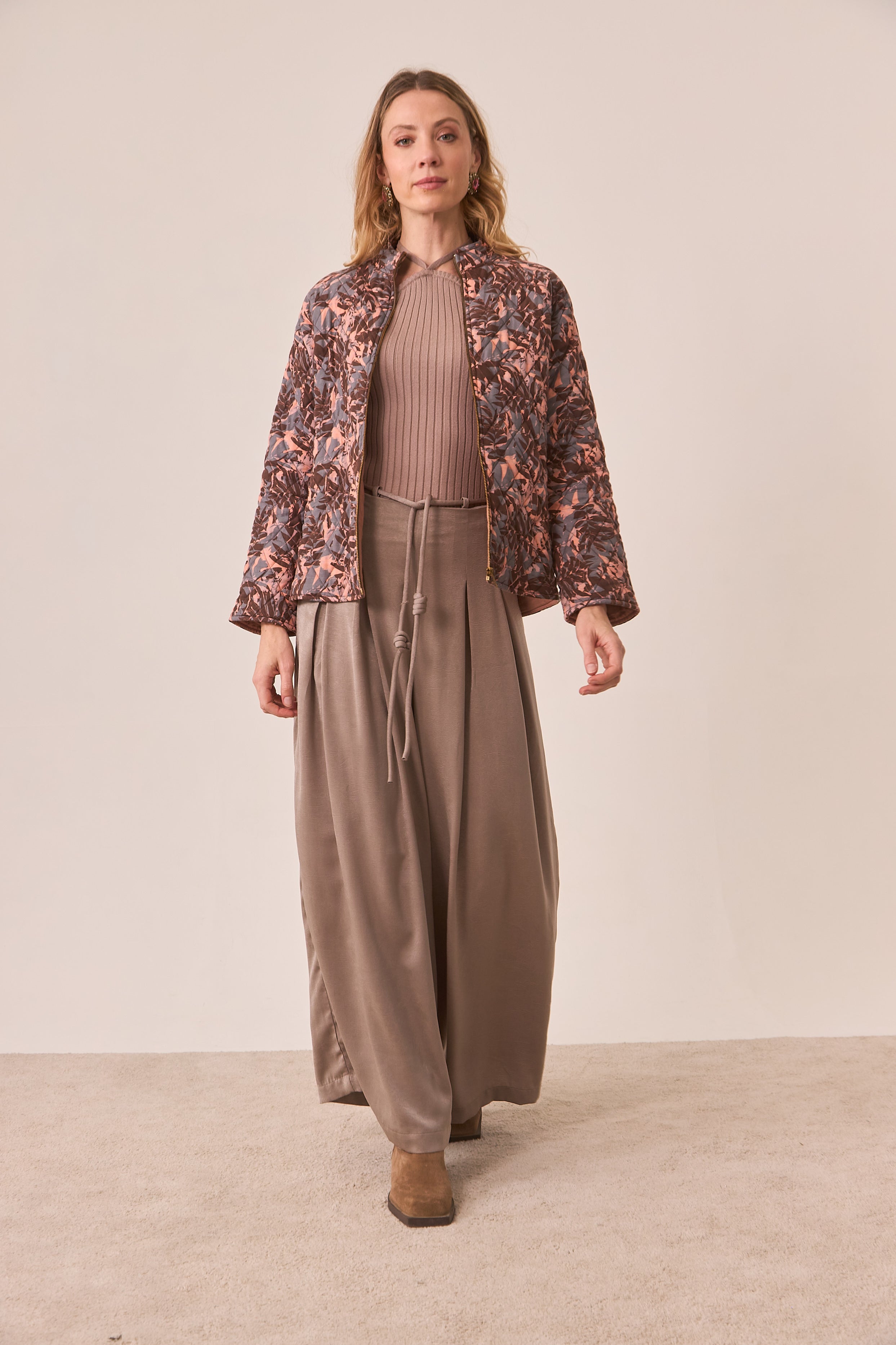CHAQUETA ACOLCHADA HOJAS - TAUPE