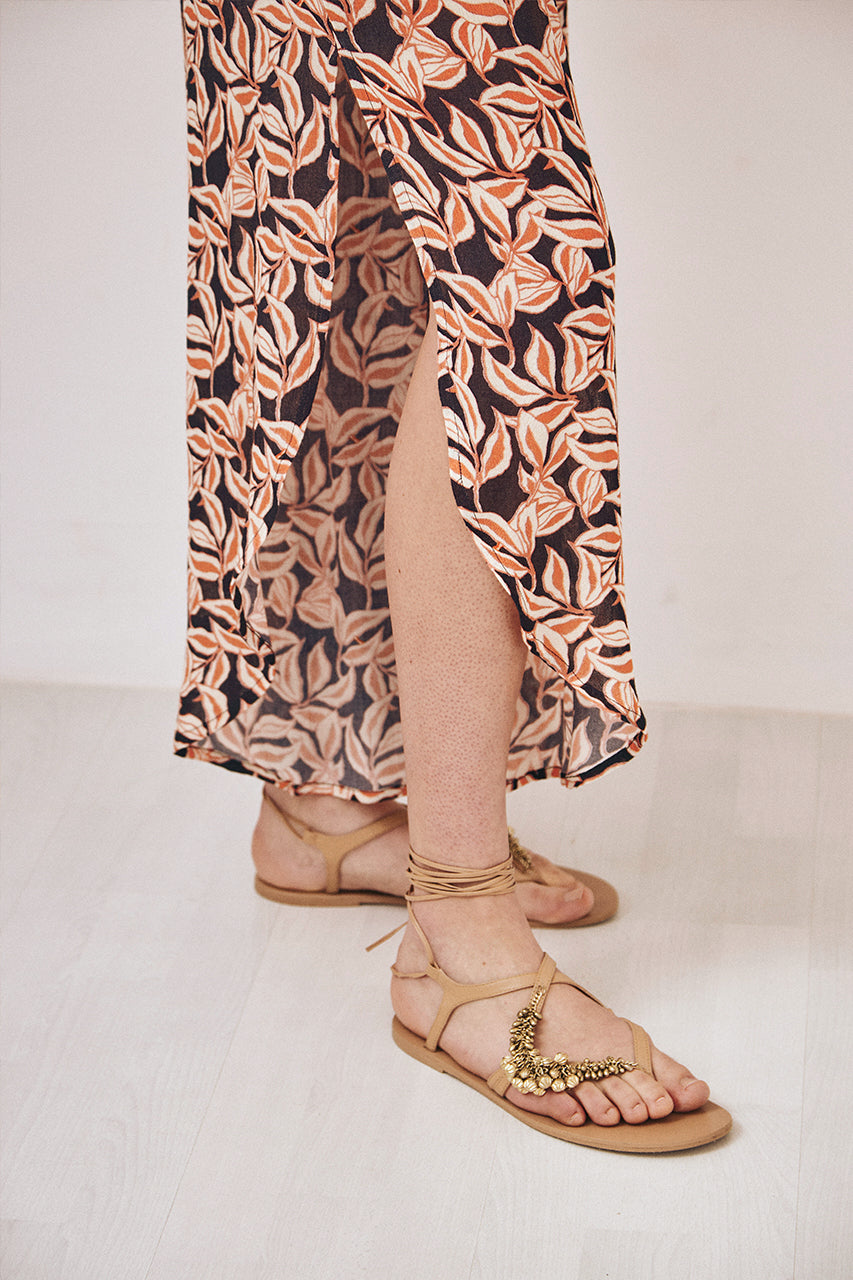 PANTALÓN CORSARIO ESTAMPADO CON BORDADO - NEGRO