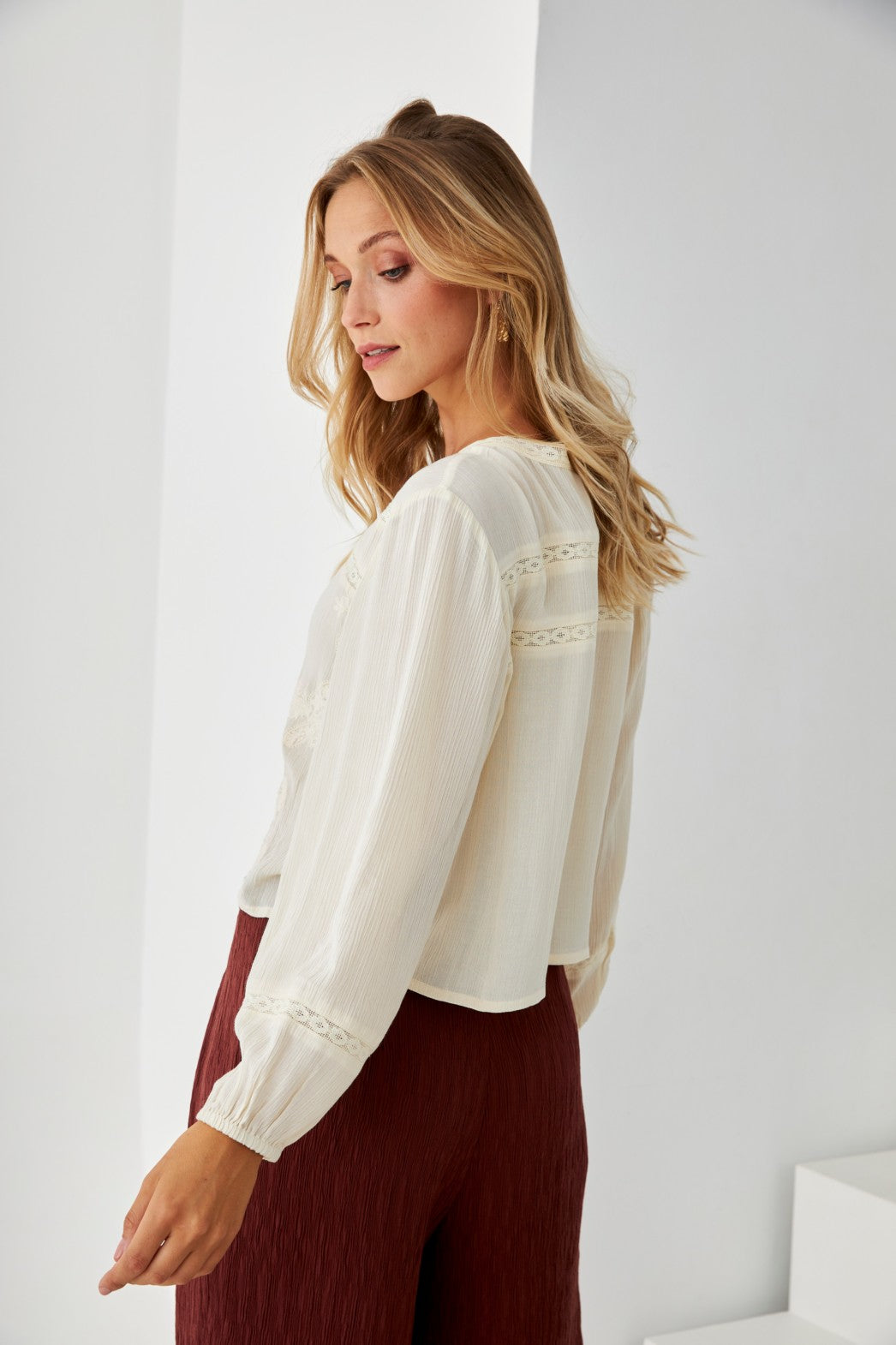 BLUSA TEXTURA BORDADOS PAISLEY - IVORY