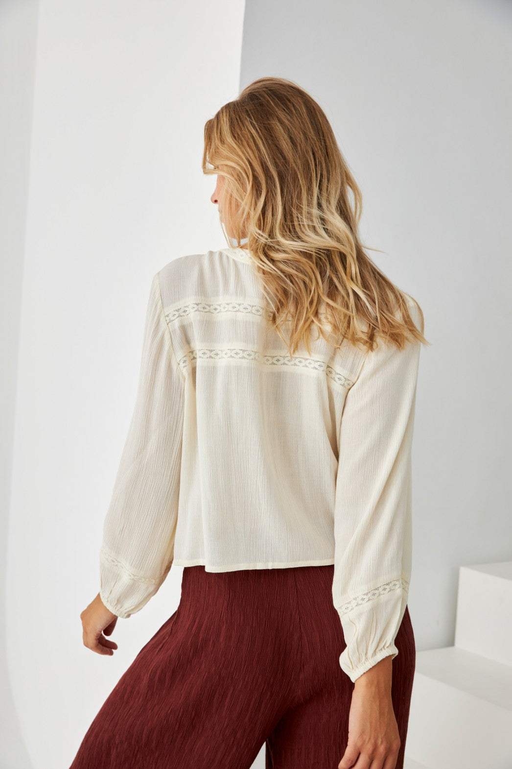 BLUSA TEXTURA BORDADOS PAISLEY - IVORY