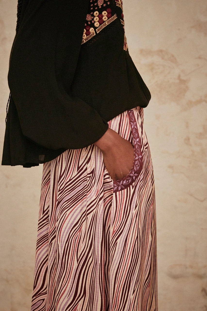 Long printed skirt with embroidery - Wine