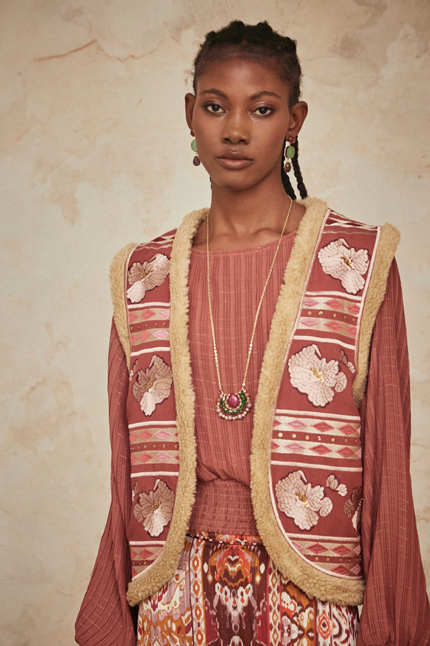 EMBROIDERED VEST WITH SHEEPSKIN - ROSE
