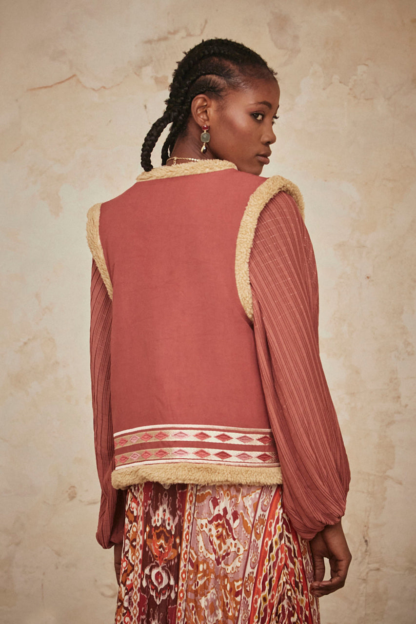 EMBROIDERED VEST WITH SHEEPSKIN - ROSE