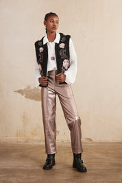 CHALECO BORDADO CON BOREGUITO - BLACK