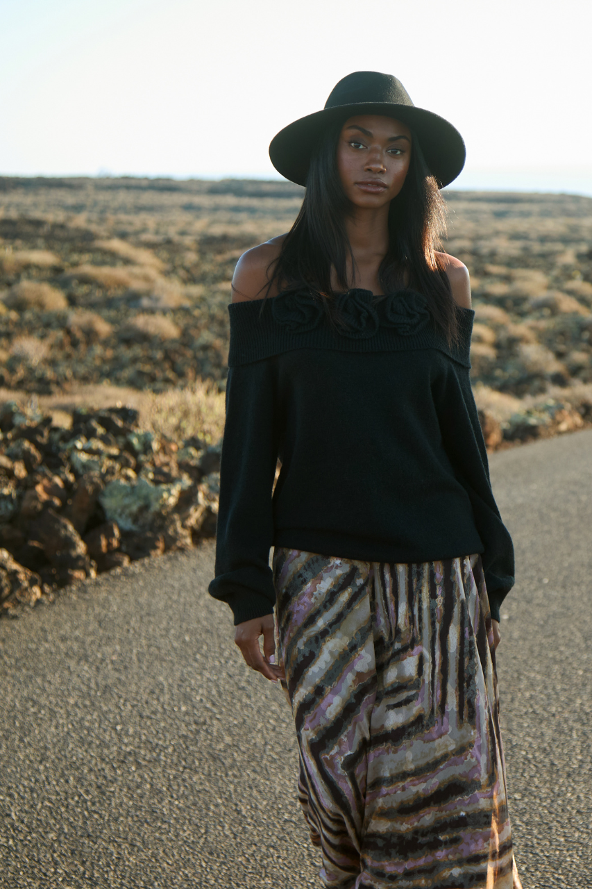 JERSEY CUELLO VUELTO FLORES - BLACK