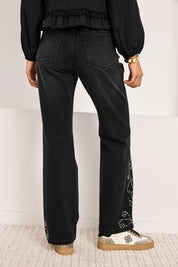 JEANS SLIM BOOT CUT TACHUELAS - NEGRO