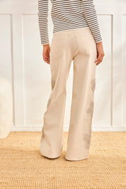 JEANS RECTOS BORDADO FLORAL - CRUDO