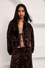 CHAQUETA ANUDADA TERCIOPELO LENTEJUELAS - CHOCOLATE