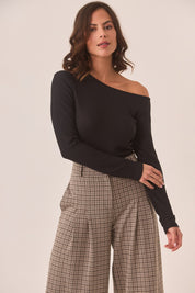 TOP ASIMÉTRICO CUT OUT - BLACK