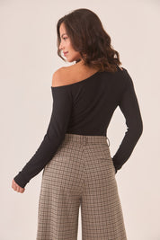 TOP ASIMÉTRICO CUT OUT - BLACK