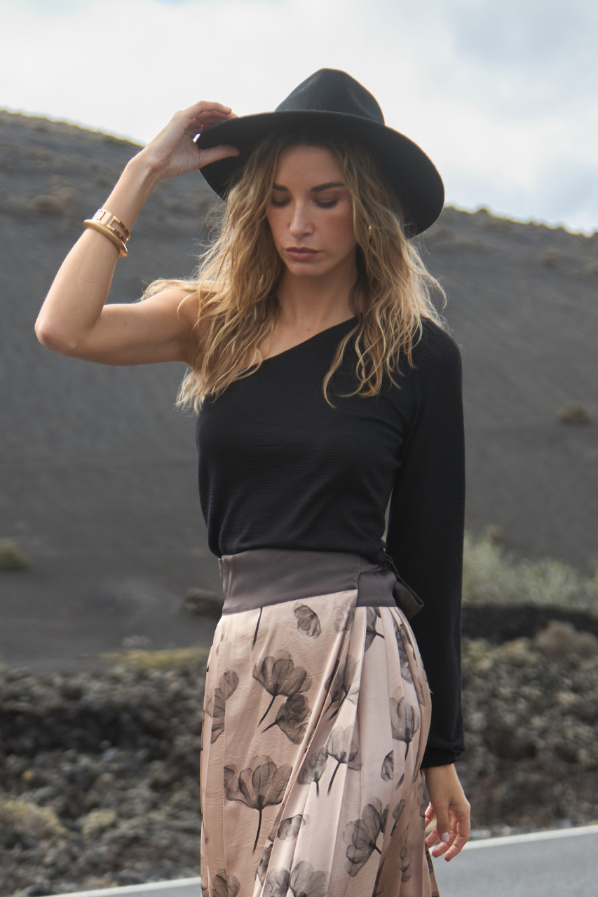 TOP ASIMÉTRICO SMOKED - BLACK