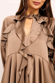VESTIDO CORTO CUT OUT VOLANTES - TAUPE