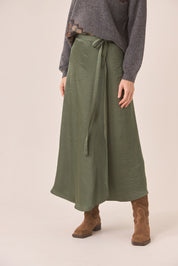 FALDA CRUZADA SATINADA VERDE - VERDE