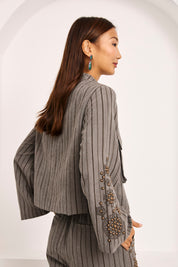 CHAQUETA RAYAS TACHUELAS - GRIS