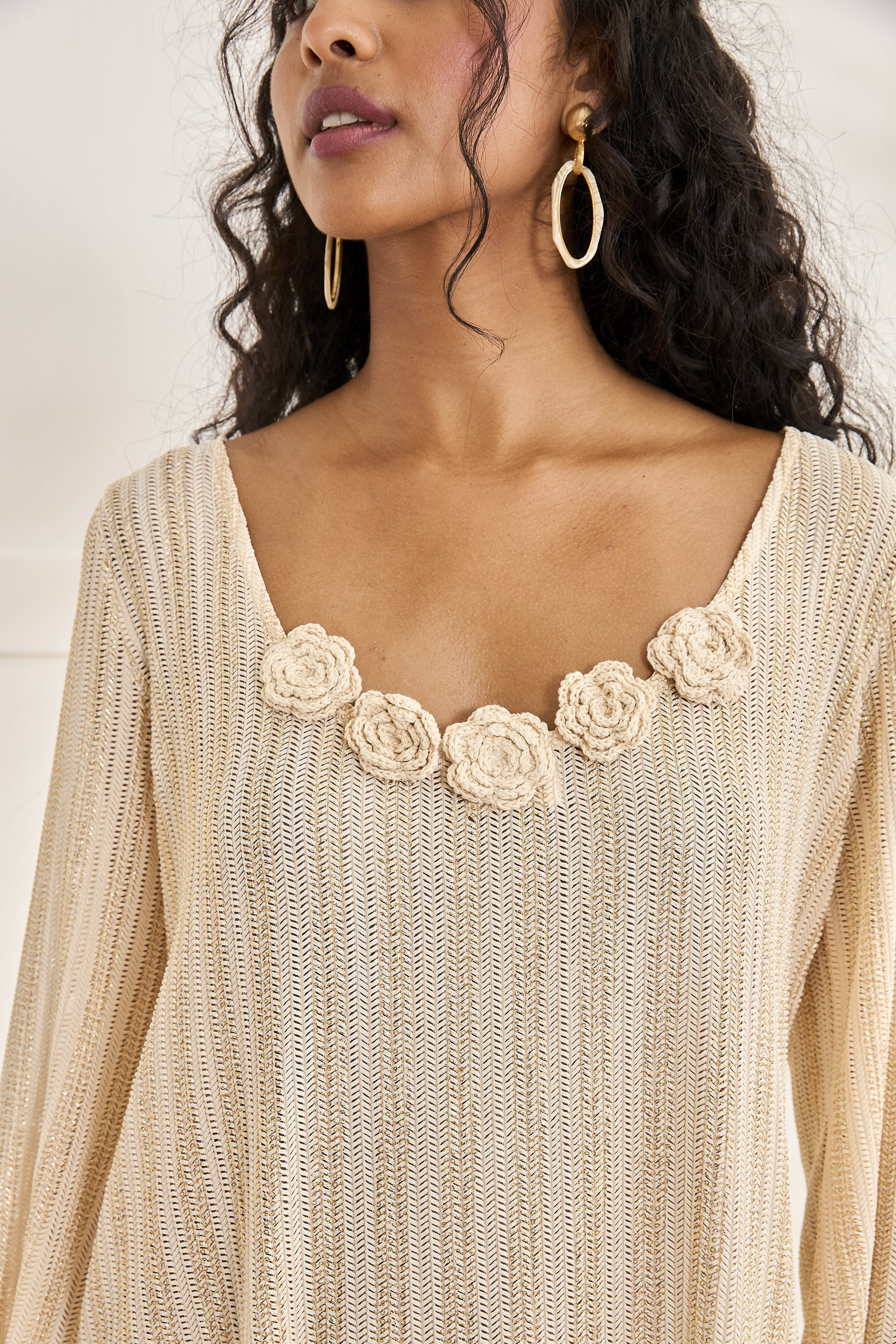 VESTIDO CORTO CROCHET FLORES - CRUDO