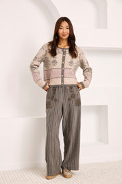 PANTALÓN WIDE LEG RAYAS Y TACHUELAS - GRIS