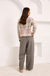 PANTALÓN WIDE LEG RAYAS Y TACHUELAS - GRIS