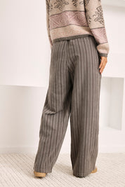 PANTALÓN WIDE LEG RAYAS Y TACHUELAS - GRIS