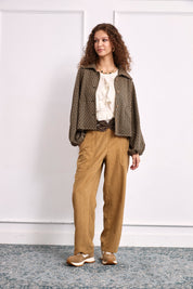CHAQUETA CORTA PATTERN JACQUARD - CAMEL