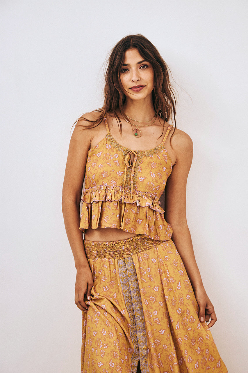 TOP DE TIRANTES ESTAMPADO BORDADO - OCRE